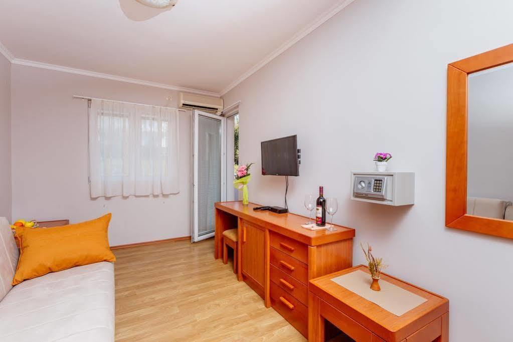 Perper Hotel Донья-Ластва Экстерьер фото