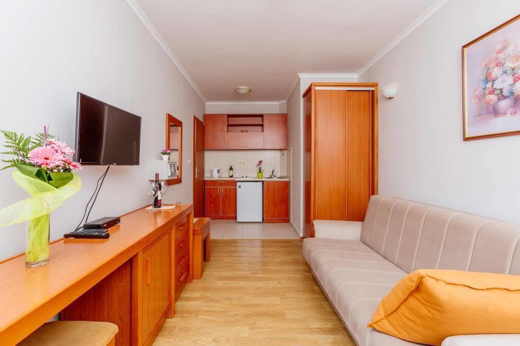 Perper Hotel Донья-Ластва Экстерьер фото