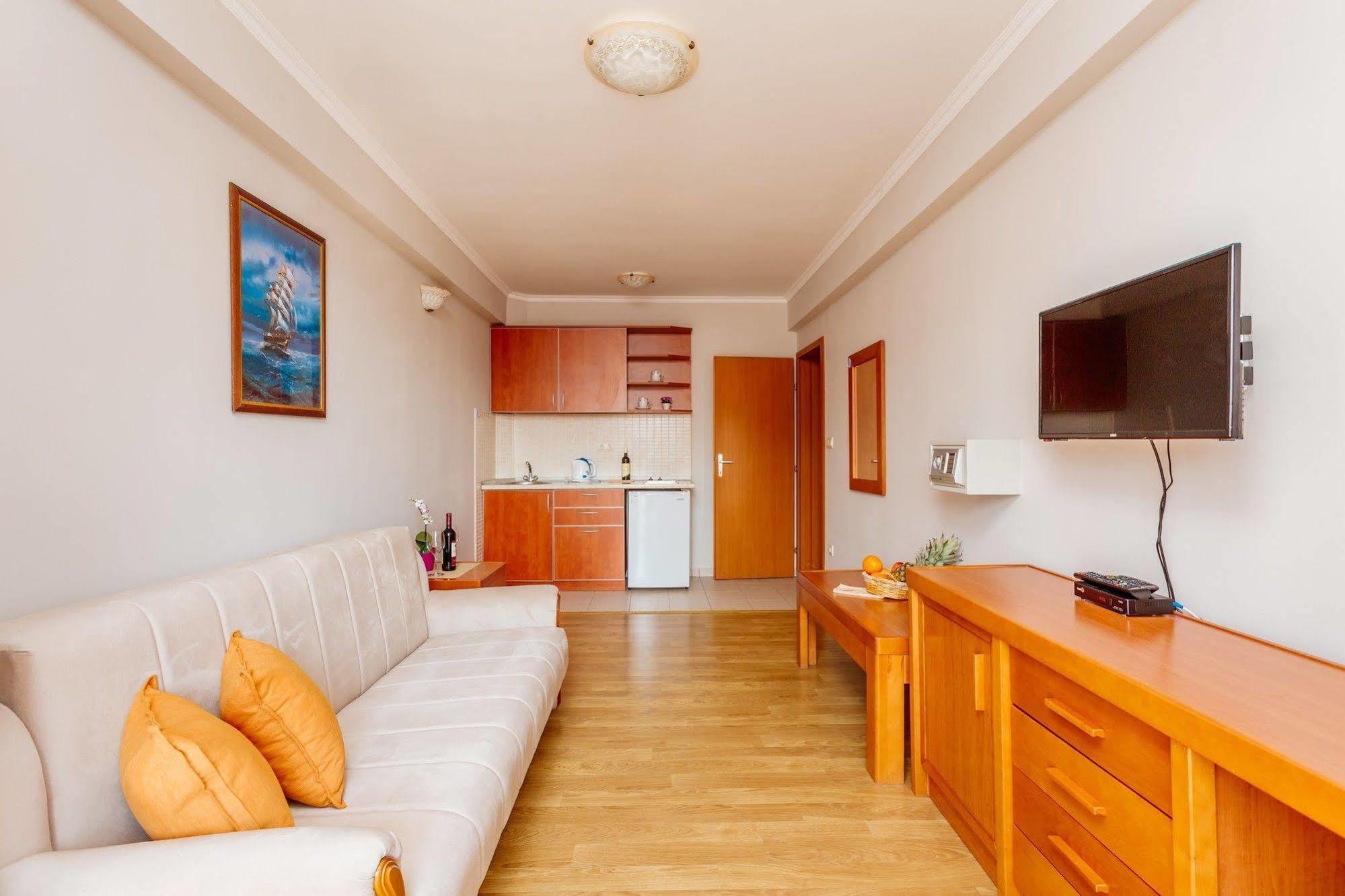 Perper Hotel Донья-Ластва Экстерьер фото