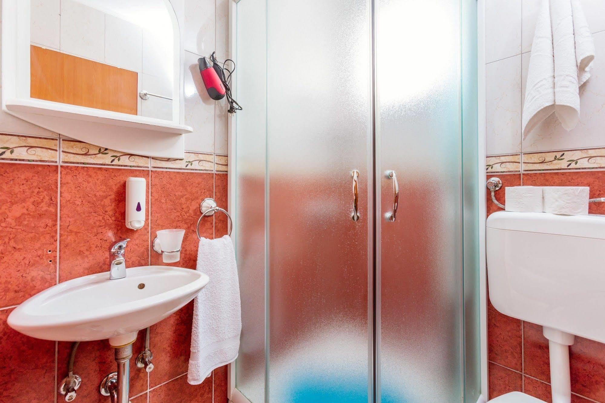 Perper Hotel Донья-Ластва Экстерьер фото