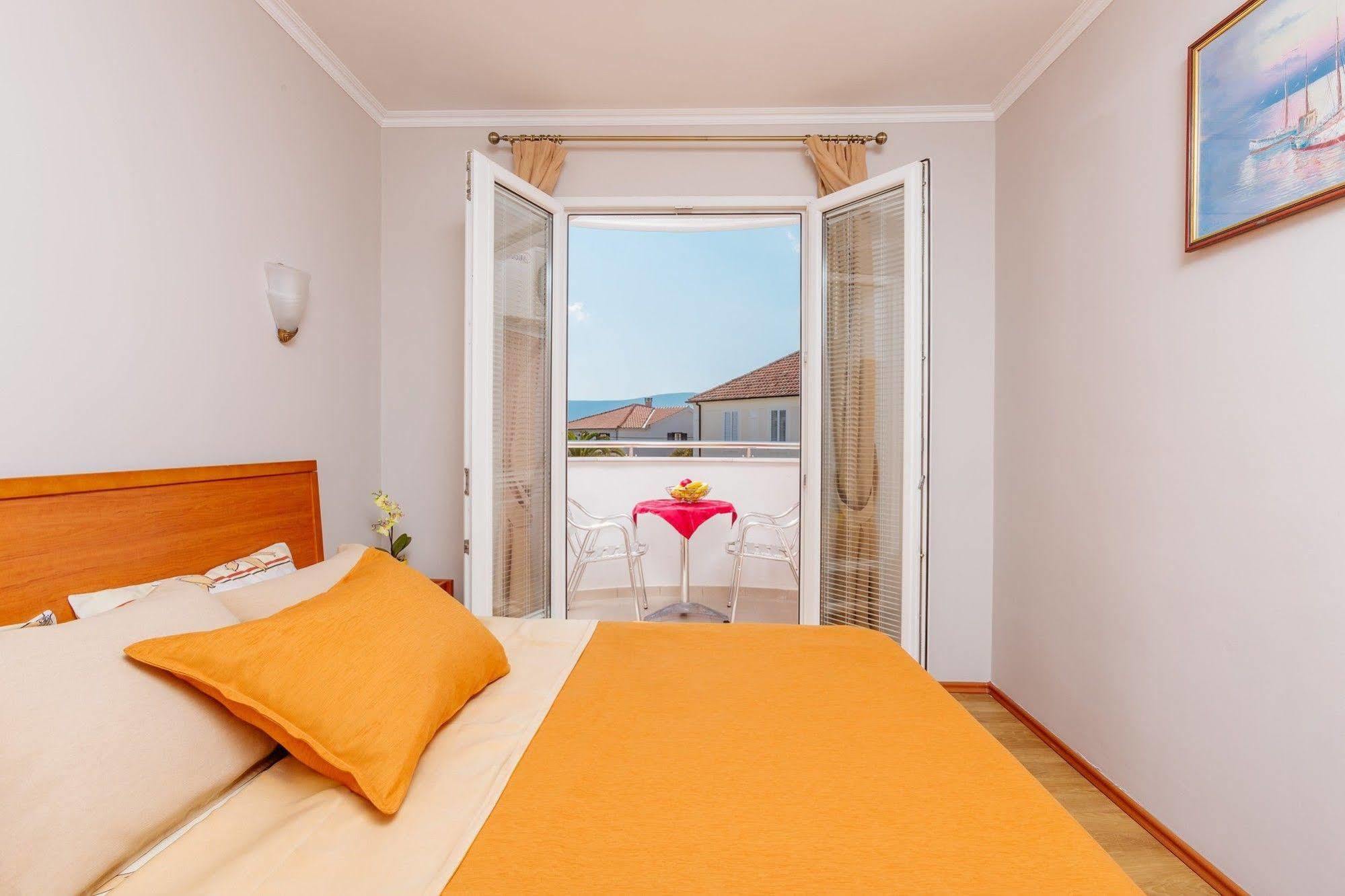 Perper Hotel Донья-Ластва Экстерьер фото