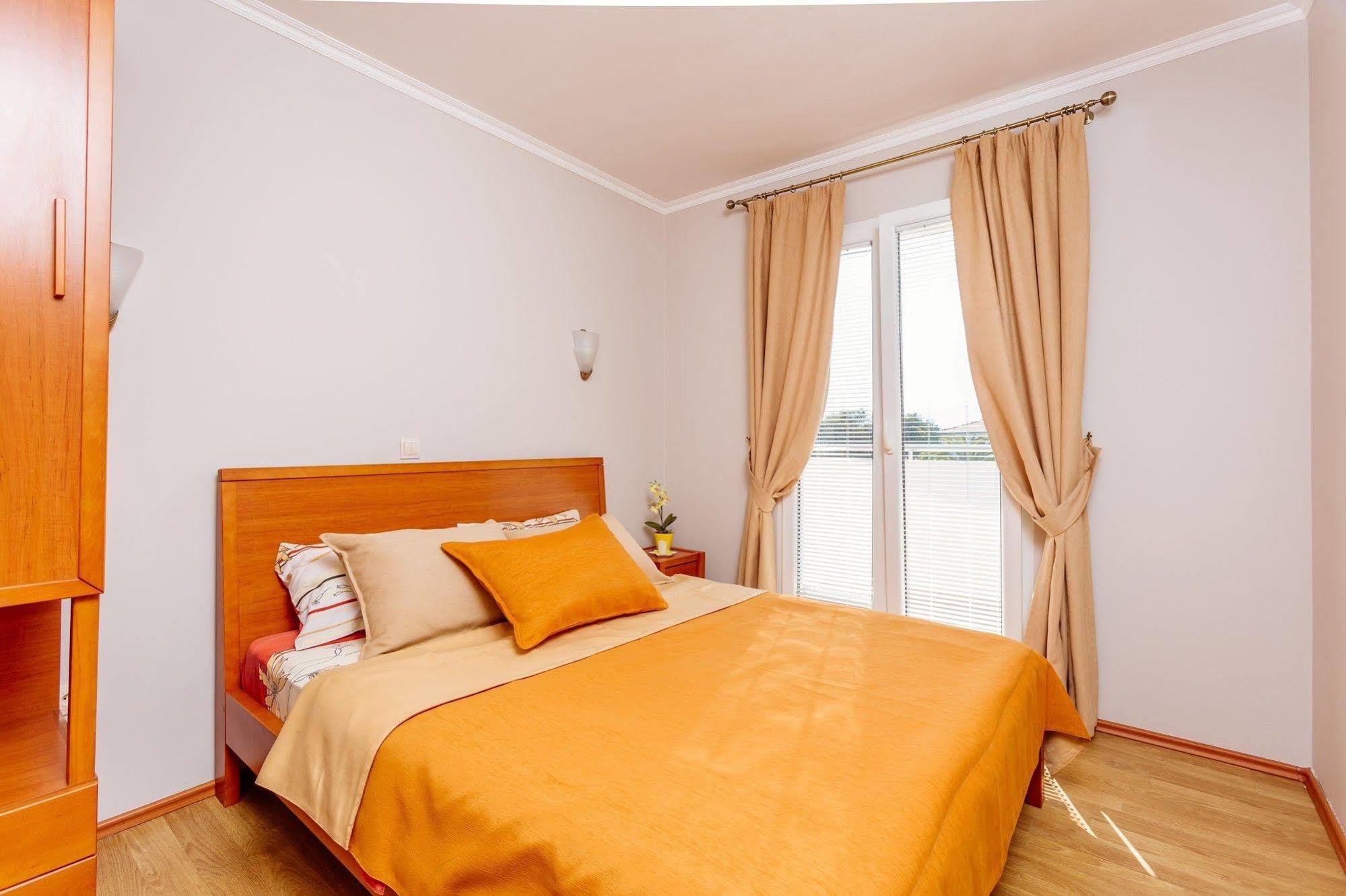 Perper Hotel Донья-Ластва Экстерьер фото
