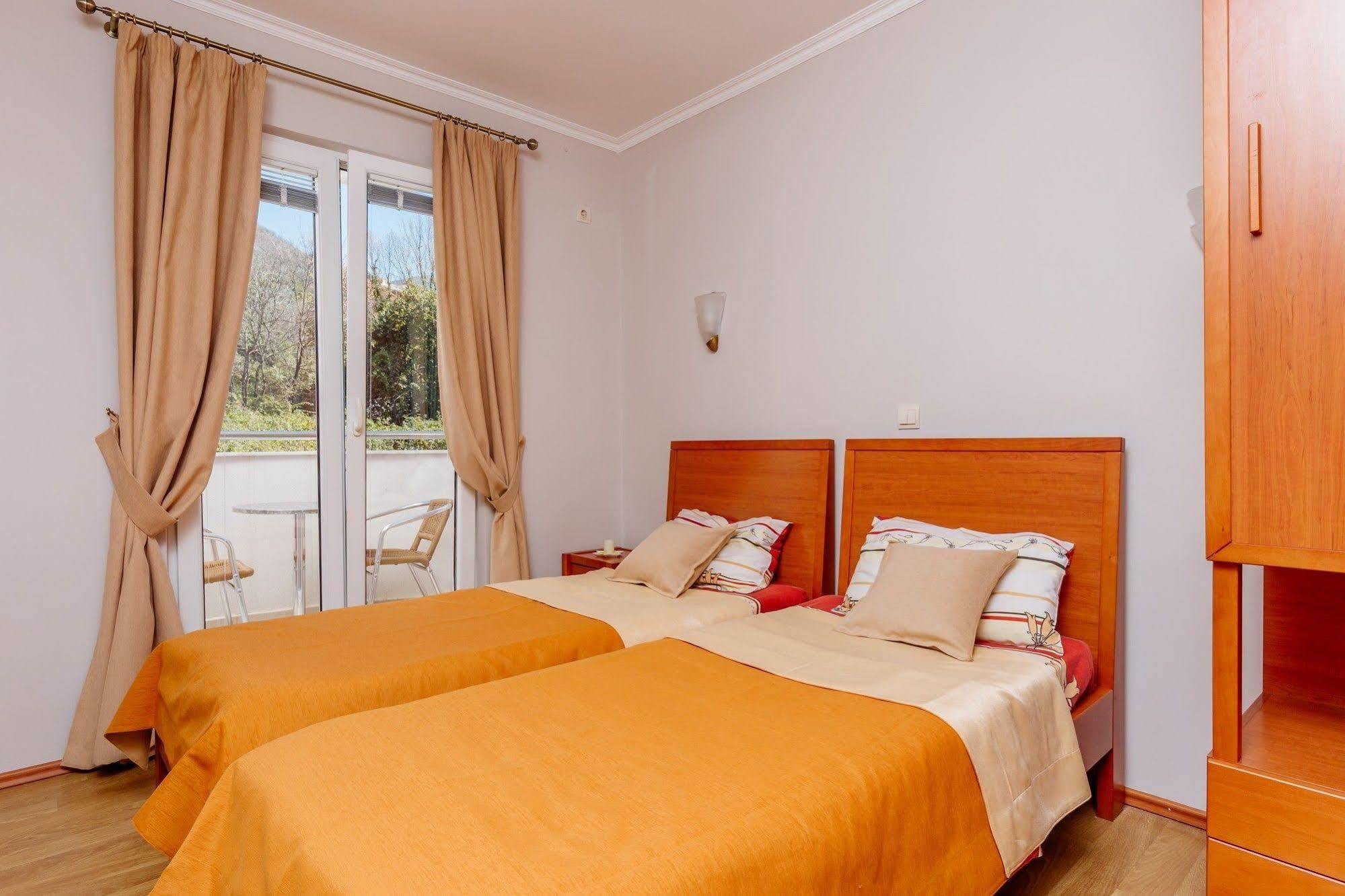 Perper Hotel Донья-Ластва Экстерьер фото