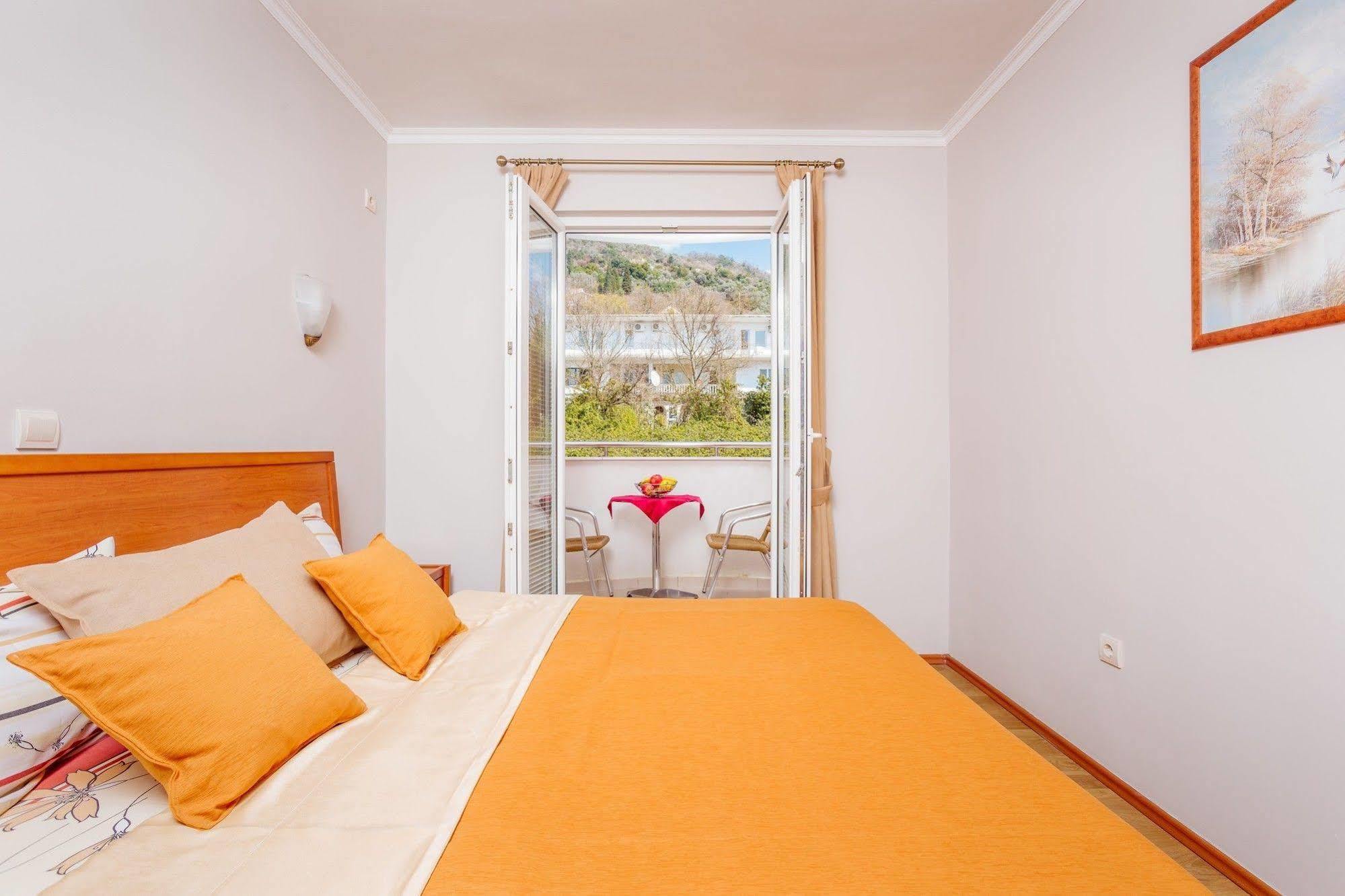 Perper Hotel Донья-Ластва Экстерьер фото
