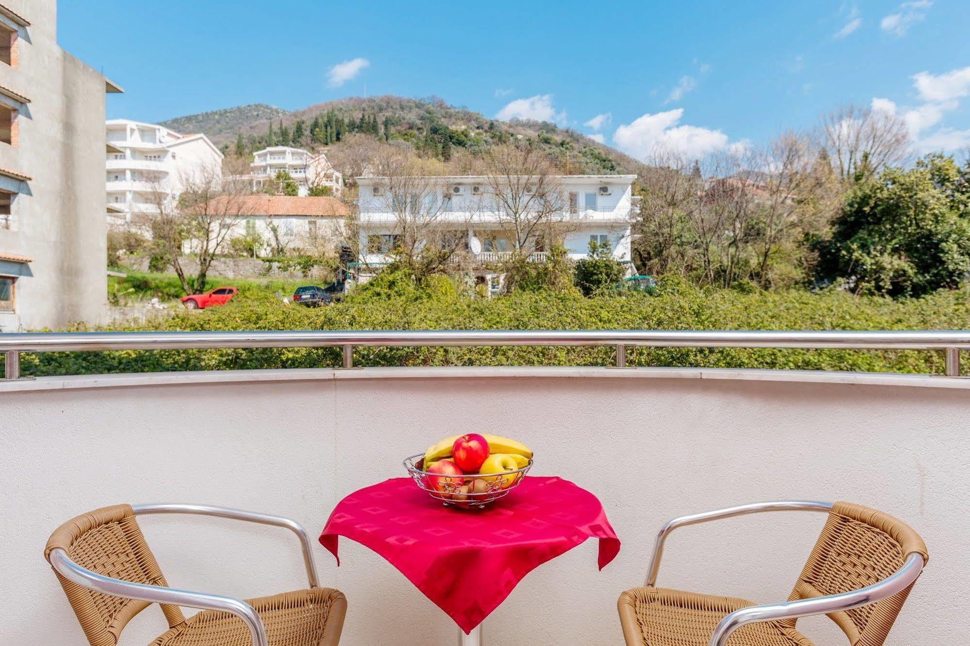 Perper Hotel Донья-Ластва Экстерьер фото