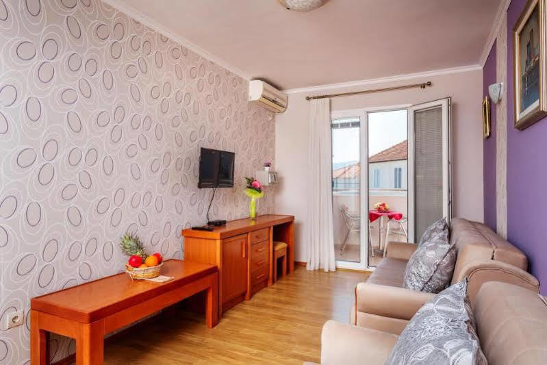 Perper Hotel Донья-Ластва Экстерьер фото